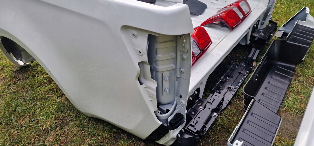 фото №12, Isuzu d max dmax 2023 2024 2025 кузов піддон борт крила задня кришка багажника лампа