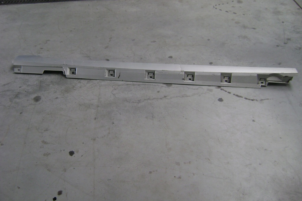 фото №1, Vw passat b8 sedan - молдинг порог правая