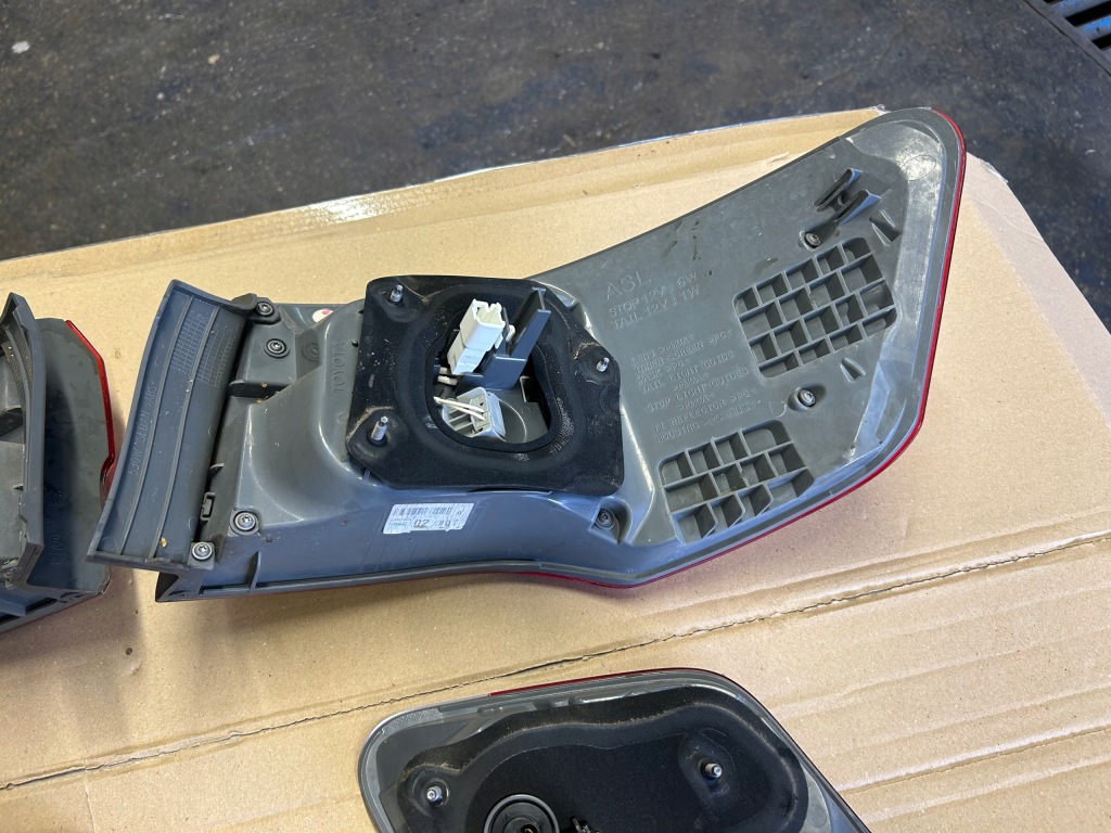 Toyota avensis t27 рестайлинг  седан фара фонари задние led комплект европа Цена