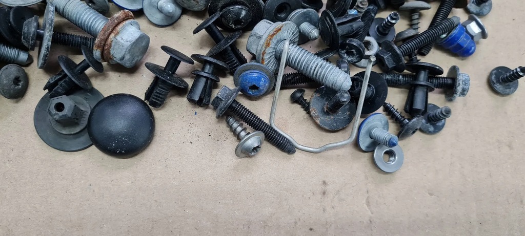 фото №8, S3 8y a3 болты винтики перед бампера поперечина lz5m vw audi