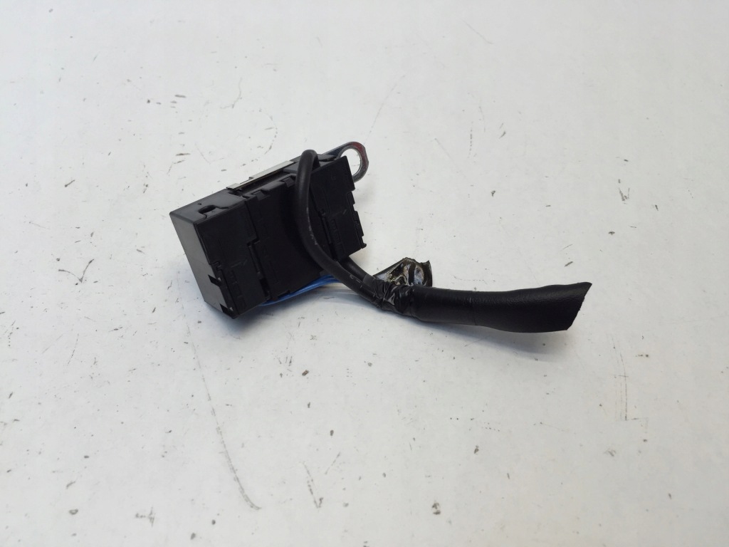 Купити Lexus ux 250h 2.0 2021 реле 82817-48g50