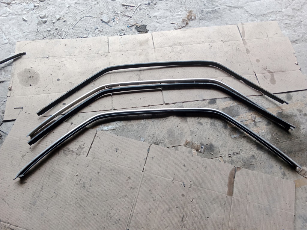 фото №1, Молдинг скло правий перед mercedes sec