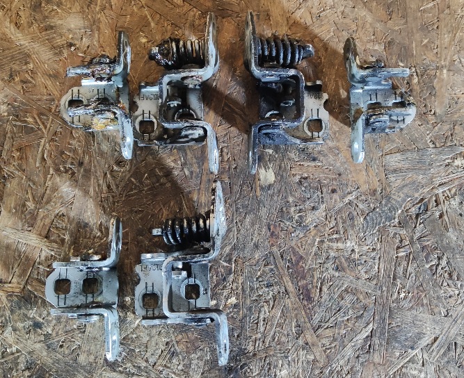 фото №1, Петлі двері лівий задня dodge nitro колір сріблястий