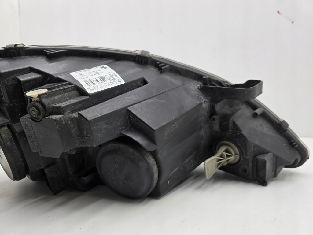 Peugeot 308 2 t9 фара левая левое  перед 9677523080 с Разборки