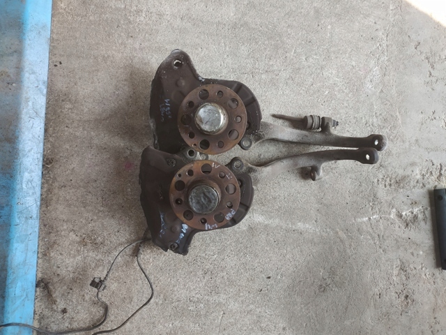 фото №1, Mercedes w221 3.0v6 cdi ступица поворотный кулак перед