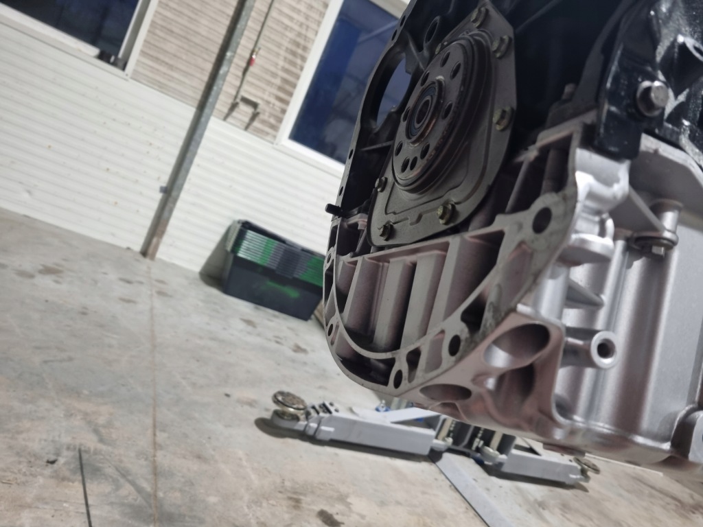 Двигатель стойку m9rv710 trafic 3 2.0dci рестайлинг  eur 6 Цена