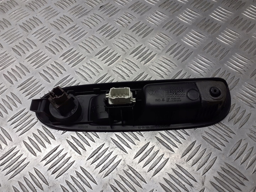 фото №2, Панель стекло правый перед renault clio ii