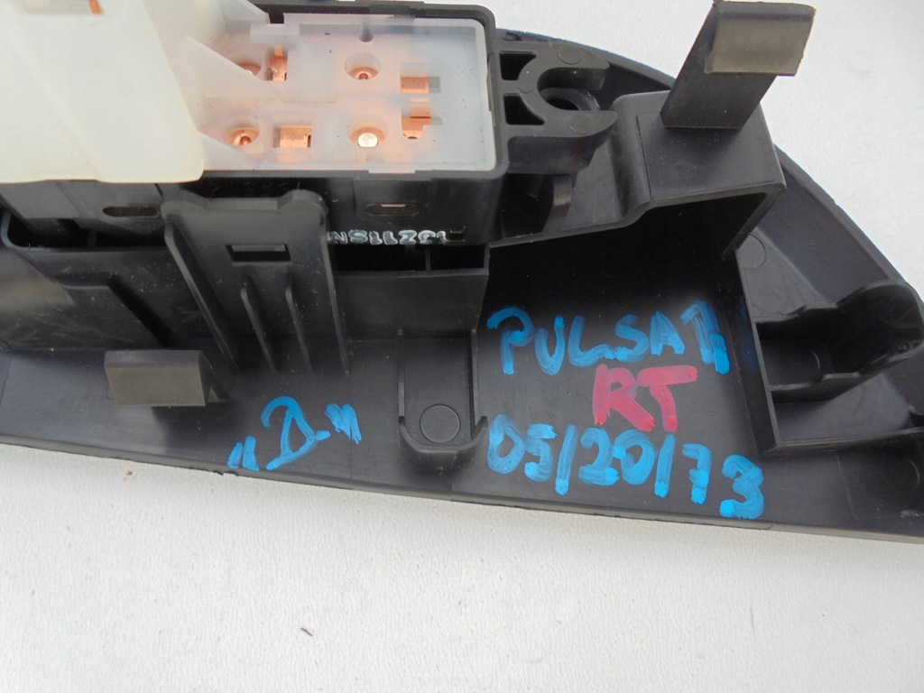 фото №7, Pulsar переключатель стекло правый задняя 829603zl0a