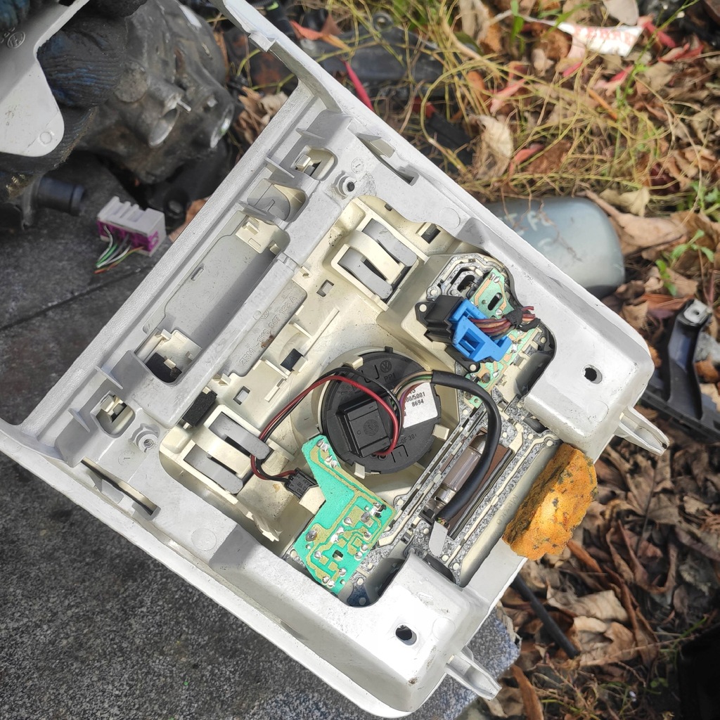 фото №10, Лампа освещение потолочный vw jetta 1k0947133a