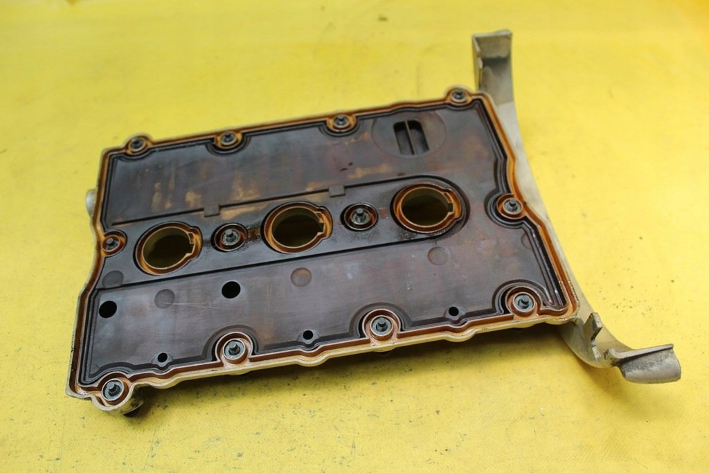 фото №8, Крышка клапанов a6 c5 a4 b6 3.0 asn 06c103471