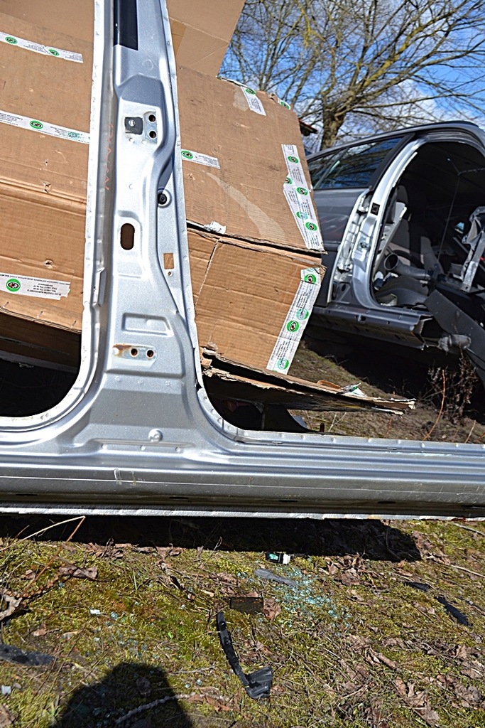 фото №9, Pajero pinin 5-дверь правый порог + блок двигателя средний