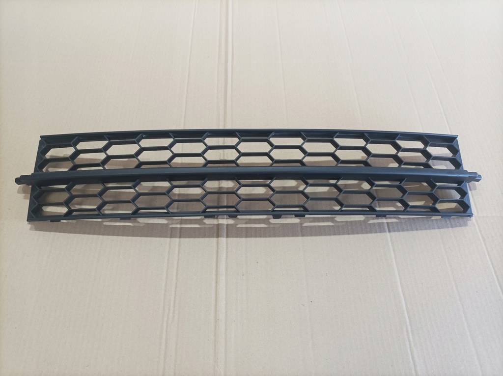 фото №1, Skoda оригинальный номер 5e0853677k решётка бампера