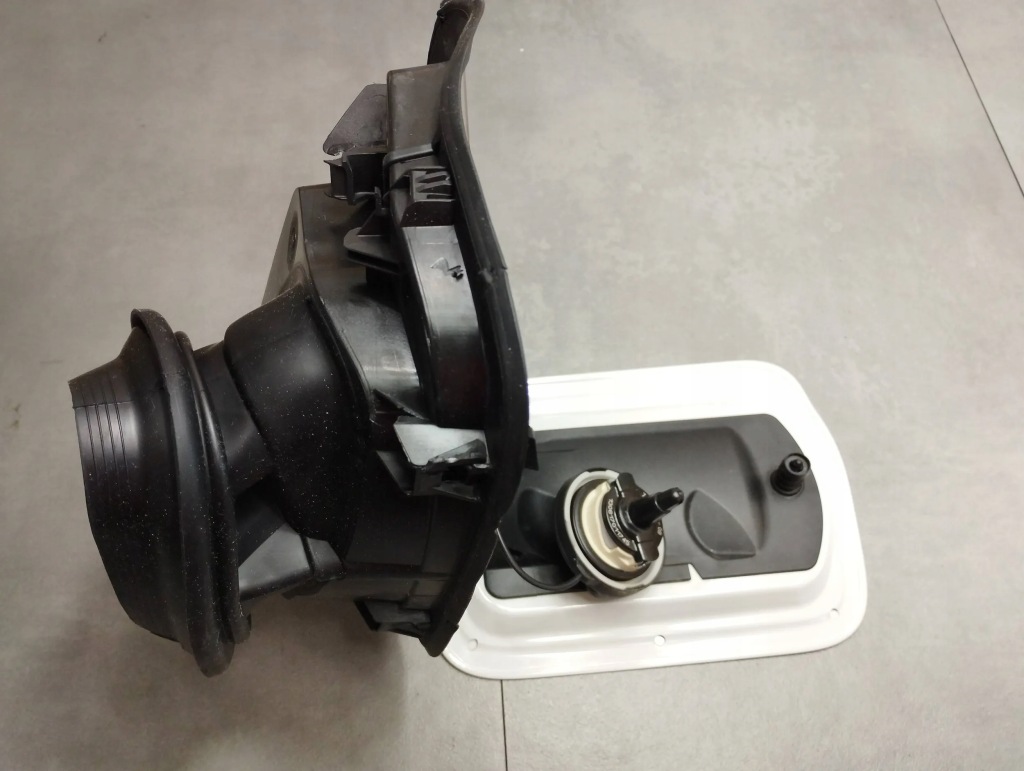 Bmw x1 f48 кришка пального a300 7359171 Ціна