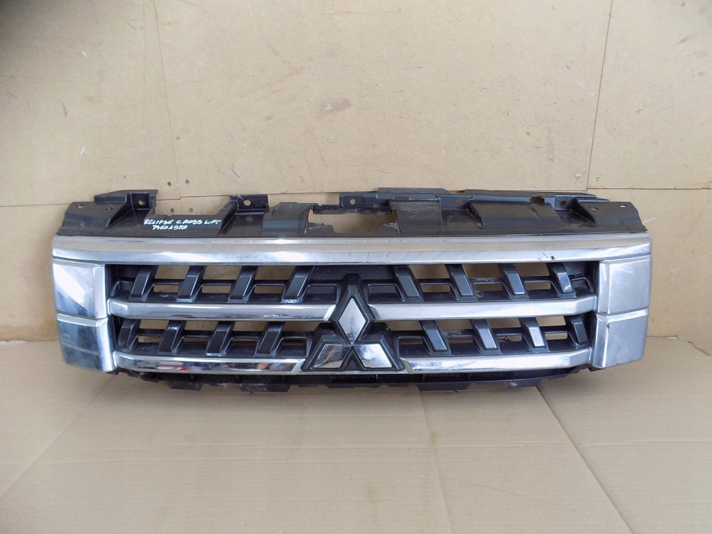 фото №1, Mitsubishi pajero iv lift решётка радиатора решётка радиатора 7450a975 7450a977 оригинал