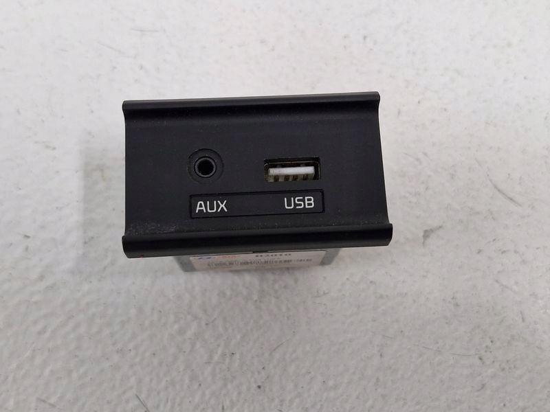 фото №1, Kia soul ii 2 usb aux разъём 96120-b2010