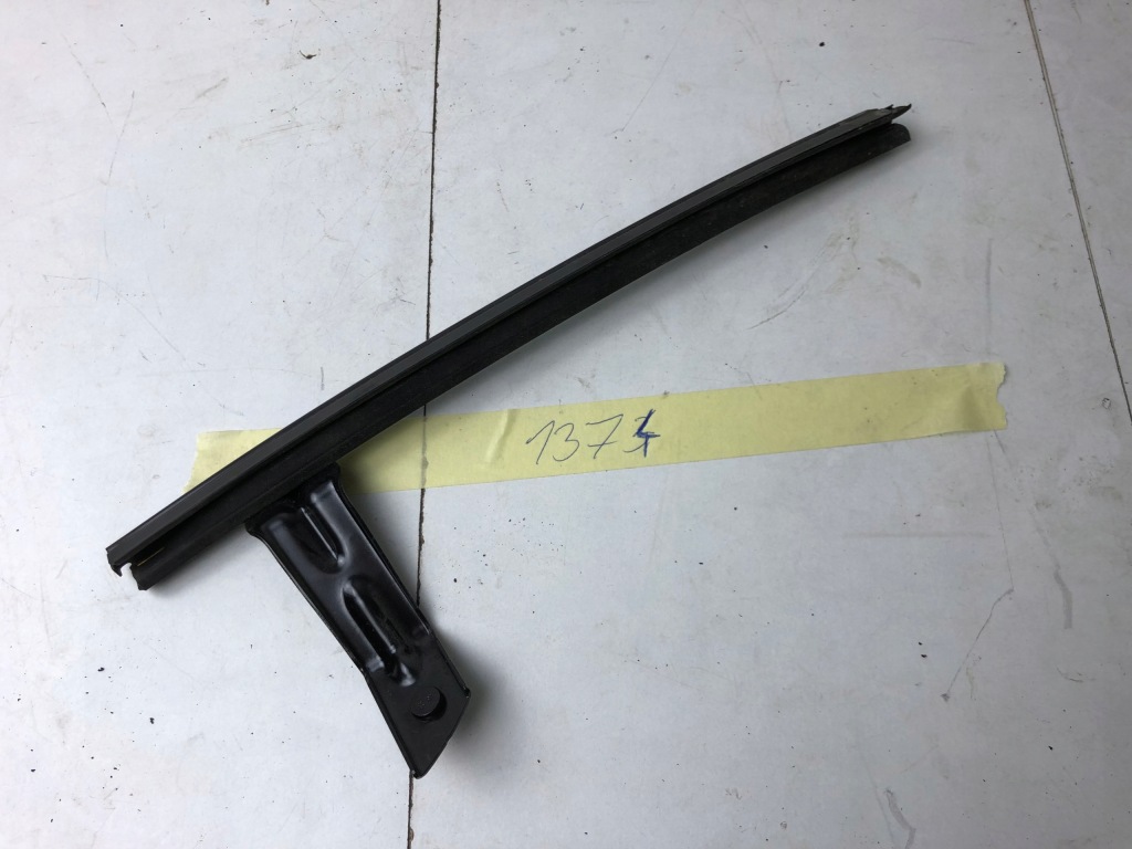 фото №1, Vw up направляющая дверь правая 1s3837404a