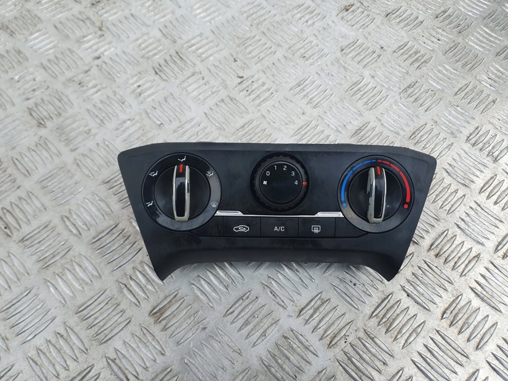 фото №1, Панель кондиционера обдув hyundai i20 ii 14-