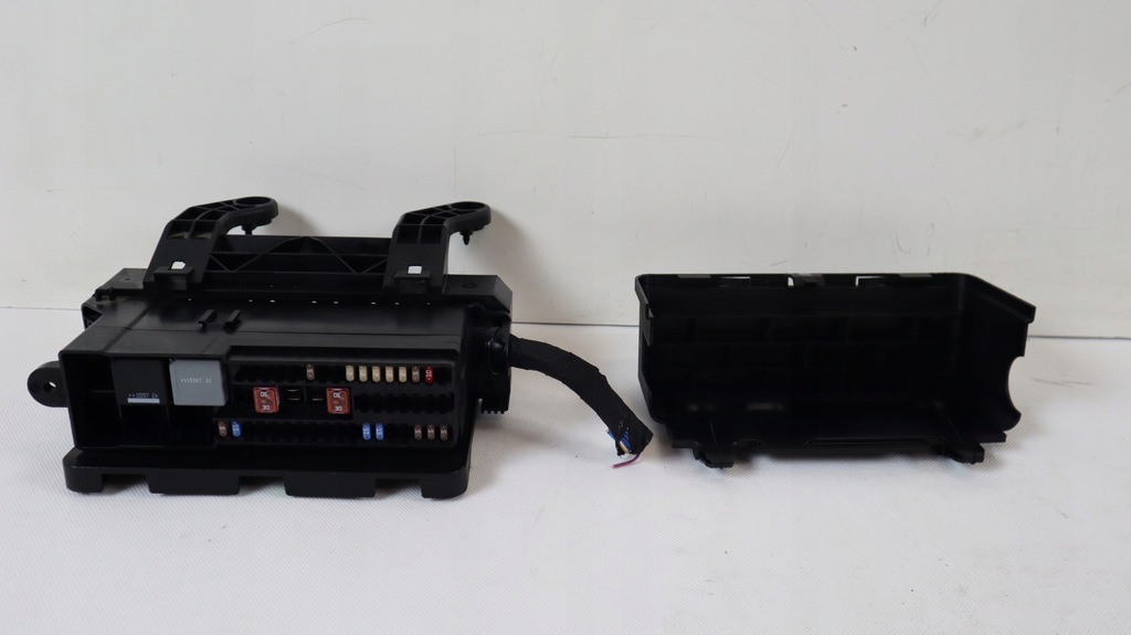 фото №5, Volvo v40 ii 2.0d коробка запобіжників 30659177