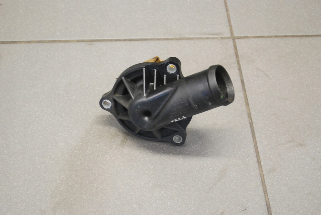 фото №1, Корпус термостата audi a6 c6 3.0 tdi 059121111f