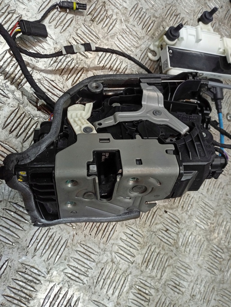 Bmw g14 g15 f91 f92 лівий замок з доводчик джгут 41km 7477699 5a36eb7 Зі Шроту