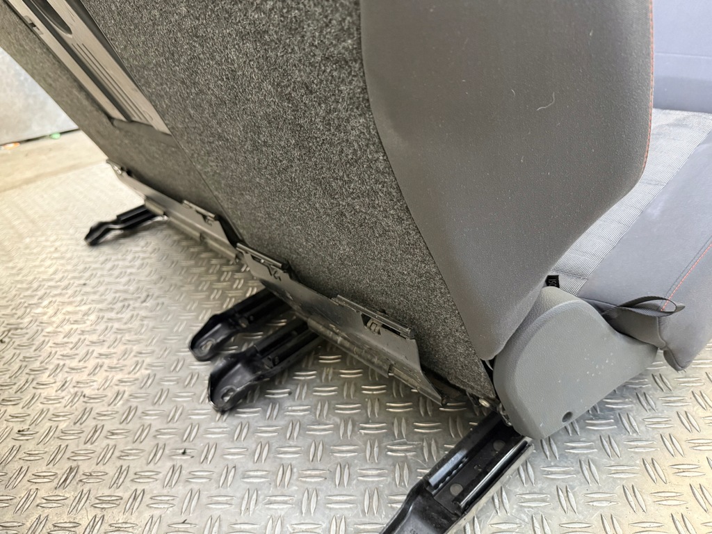 фото №12, Golf v plus 05- сидіння заднє сидіння комплект