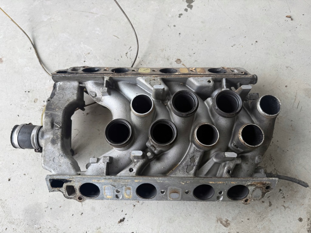 Купити Колектор впускний  mercedes w126 5,6 m117 1161416801