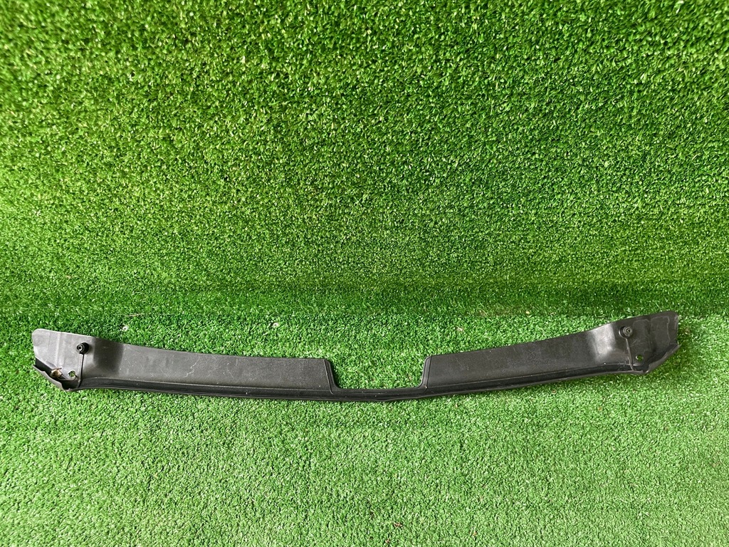 фото №1, Audi a3 8v пластик прокладка защита капот 8v0823126