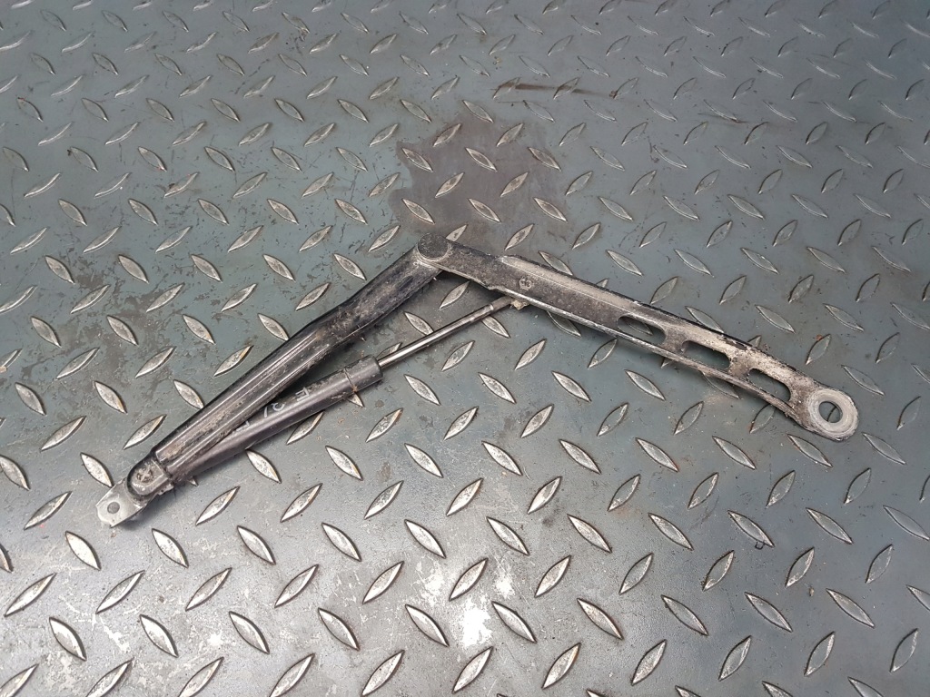 Привод петля капот правый перед bmw e34 с Разборки