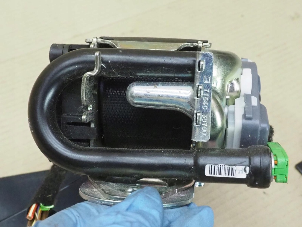 Mercedes w204 a2048602686 ремінь безпеки правий перед Зі Шроту