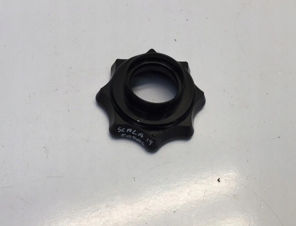 фото №2, Skoda scala 2020 болт кронштейн колеса запасного