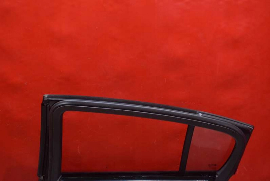 Двері праве задній задні чорні chevrolet cruze 1 1 5d hb рестайлінг  12-15 Зі Шроту