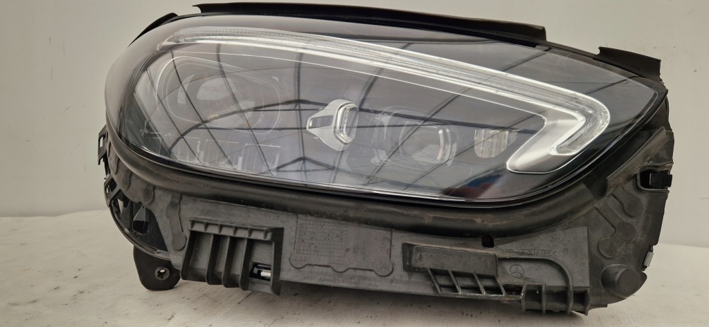 фото №1, Mercedes c-klasa 206 full led digital лампа передня права