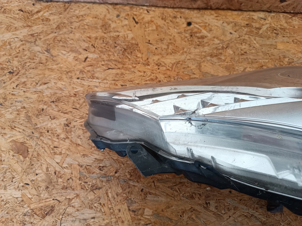 фото №12, Лампа правый перед eu led toyota yaris iii 3 2012- hybrid