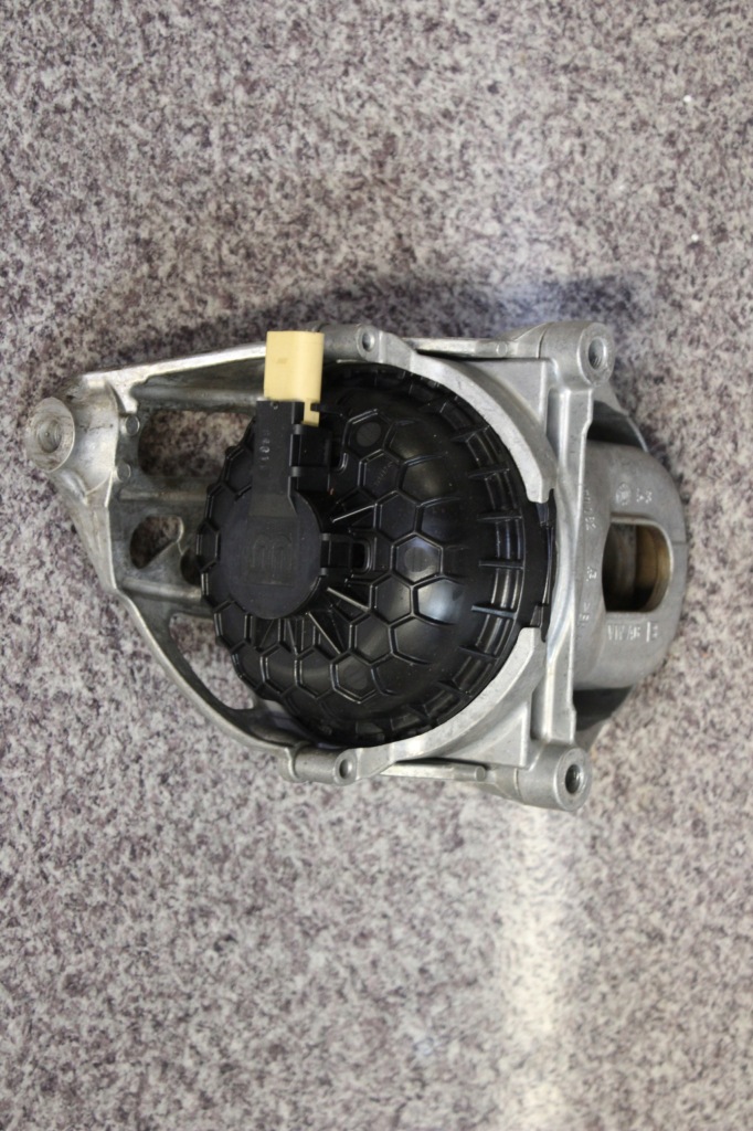 фото №1, Audi rs4 rs5 8w 2.9 tfsi кронштейн права кронштейн кронштейн підрамник 4m0199371fg