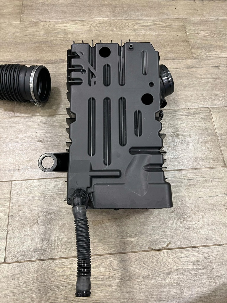 фото №9, Корпус фильтра воздуха впуск воздуховод воздуха audi rs3 8v ttrs 3q0