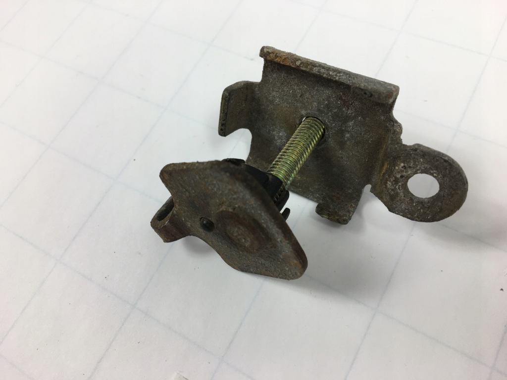 фото №6, Кронштейн датчиков przy wahaczu od подголовников 1295401144 w124 cabrio a124