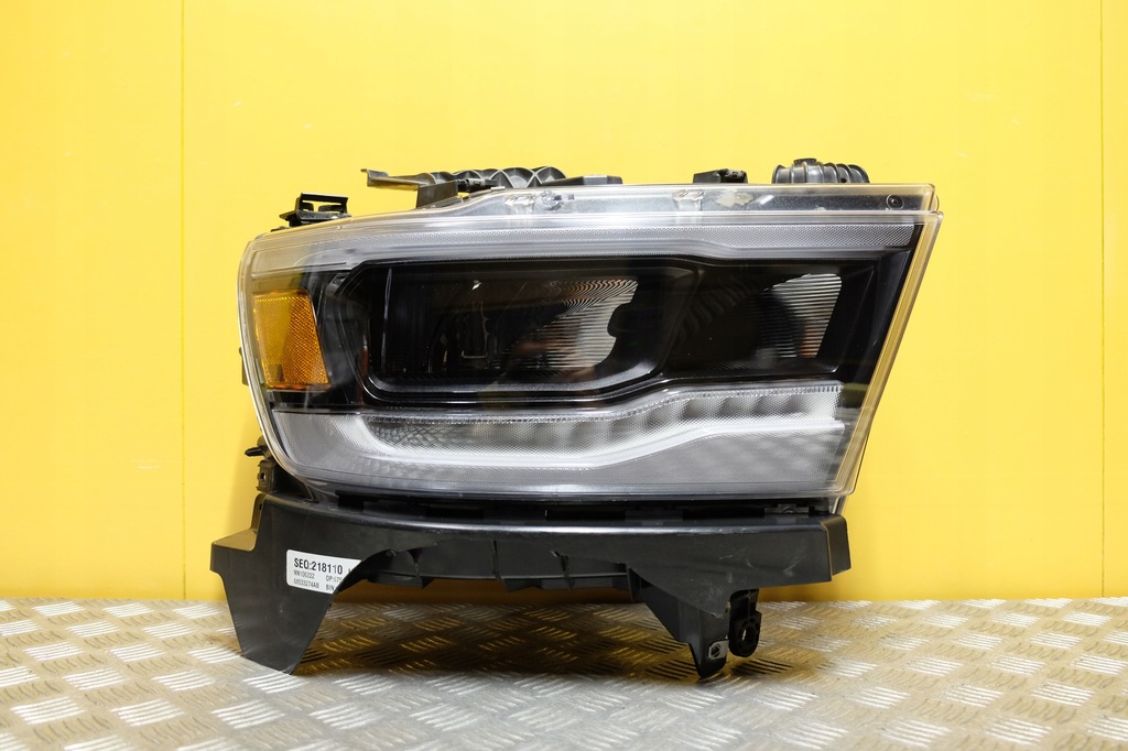 фото №1, Dodge ram 1500 2019- фара лампа led mid black r usa