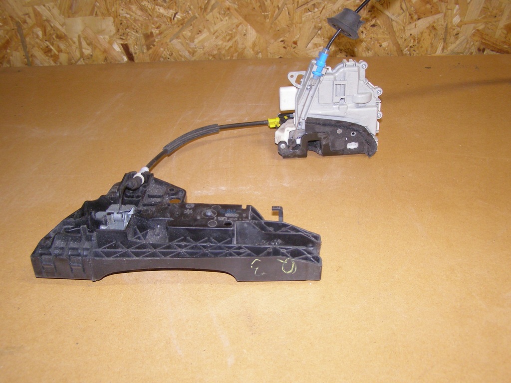 фото №1, Audi замок двері правий перед 8j1837016e