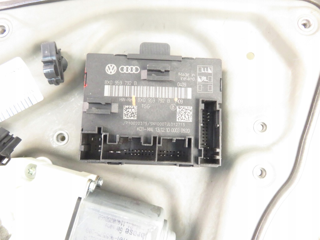 Підйомник скло правий передній skoda superb ii 8x0959792b 3t0837402b Зі Шроту