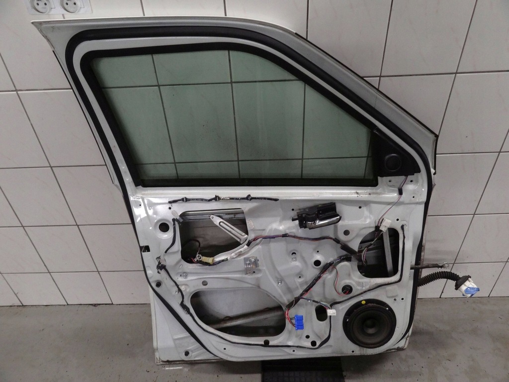 фото №12, Suzuki swift iv 5d hb 2008 дверь левый перед передние цвет z7t