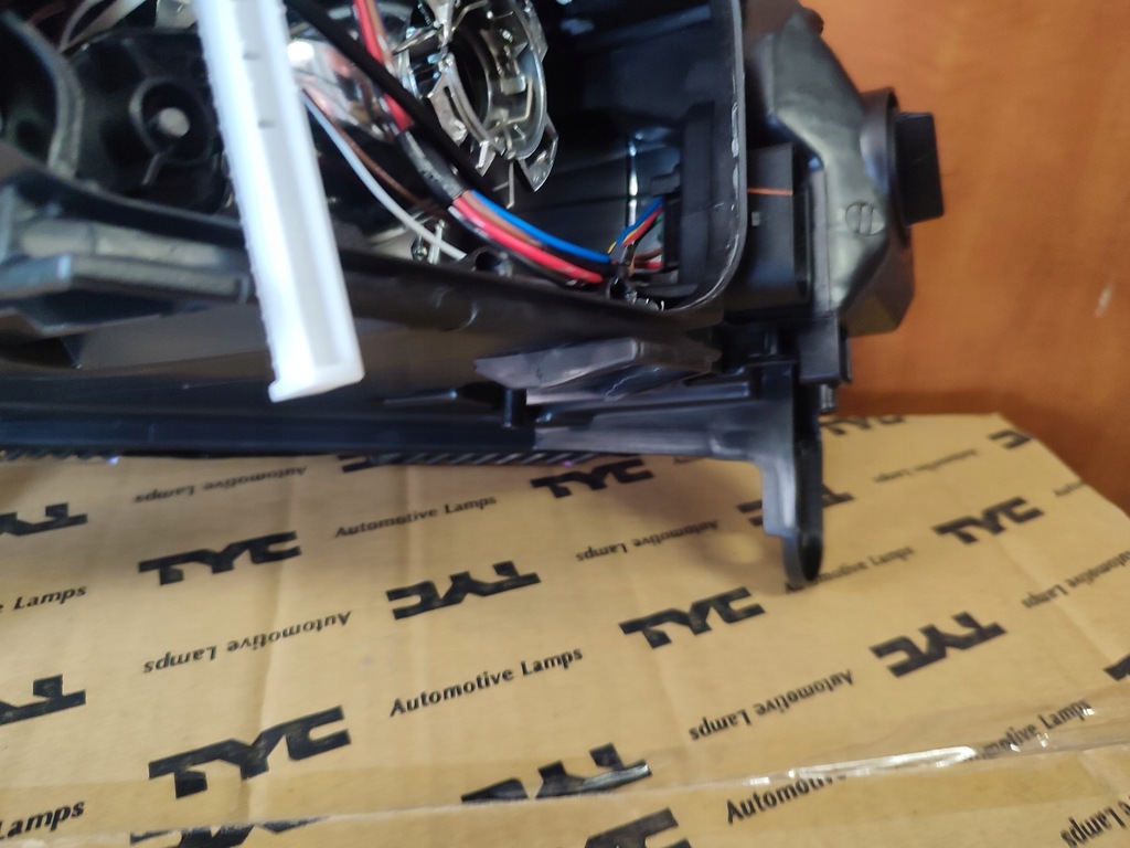 фото №9, Фара лампа права bi-xenon audi a6 c6 1338104e