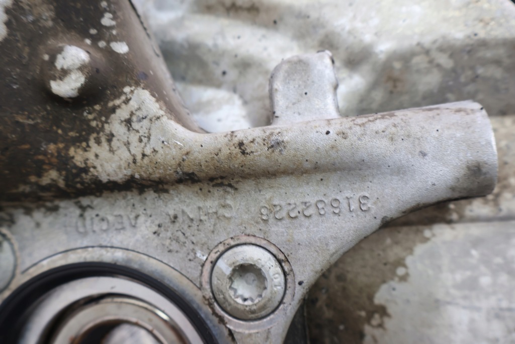 фото №7, Volvo v90 ii 2.0 d4 ступица поворотный кулак правая перед 31682228, 31362688