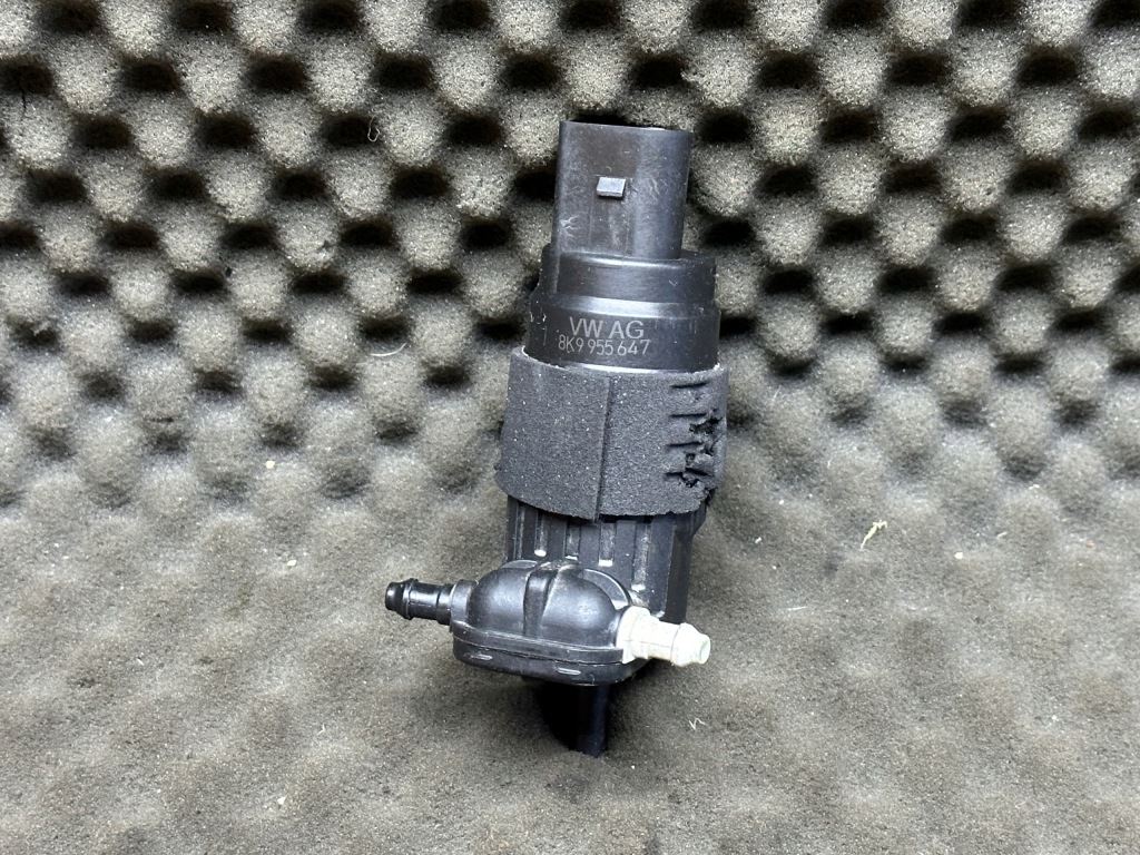 фото №1, 8k9955647 помпа распылителя audi