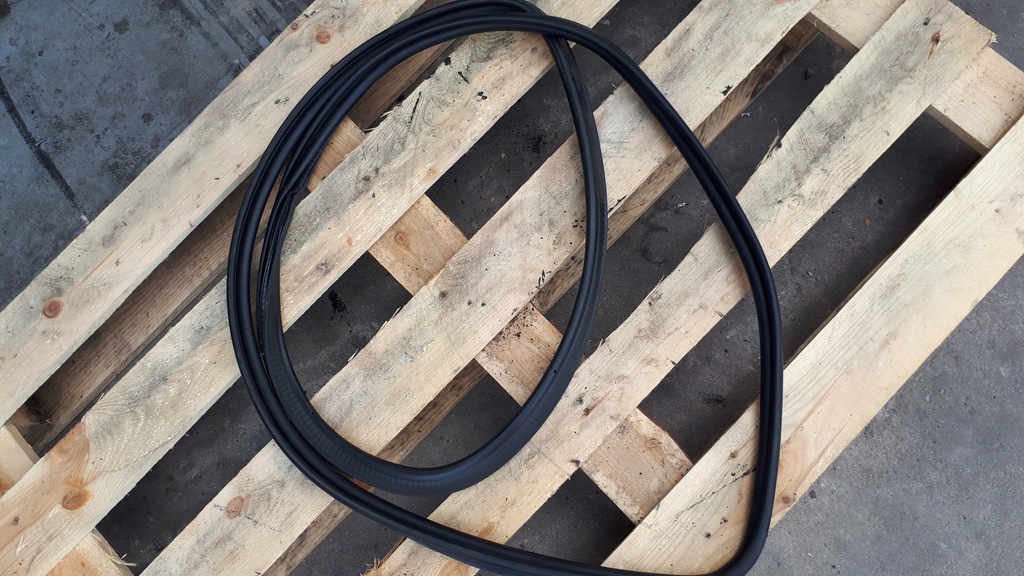 фото №1, S6 c7 4g a6 прокладка крышки багажника задняя sedan