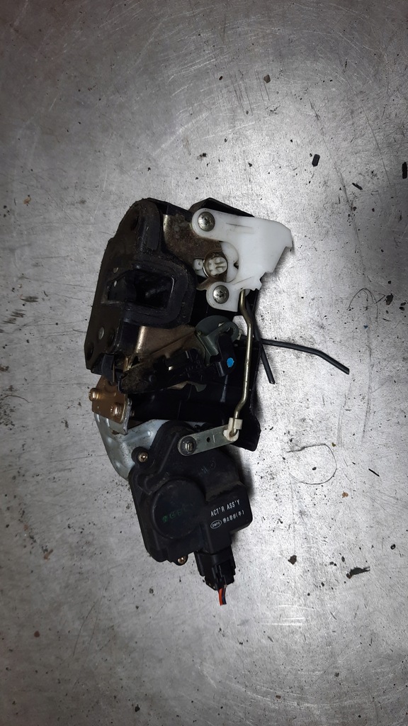 фото №1, Замок дверь левый задняя 5 pin hyundai santa fe i 01r