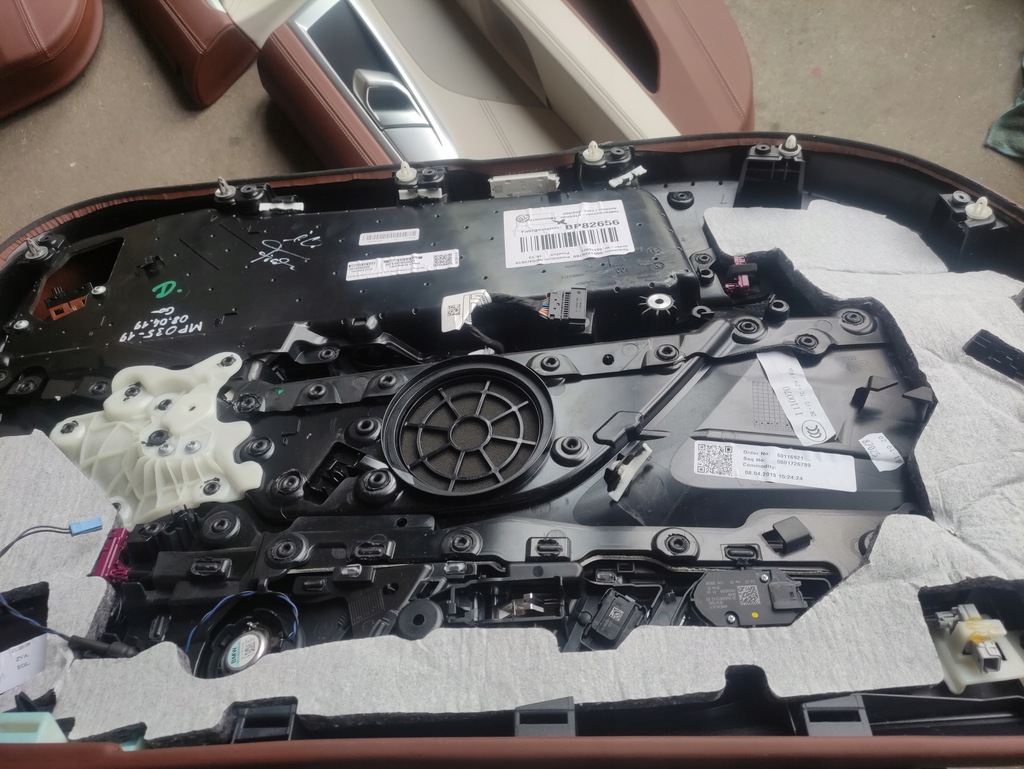 фото №10, Обивка дверь bmw 8 g16