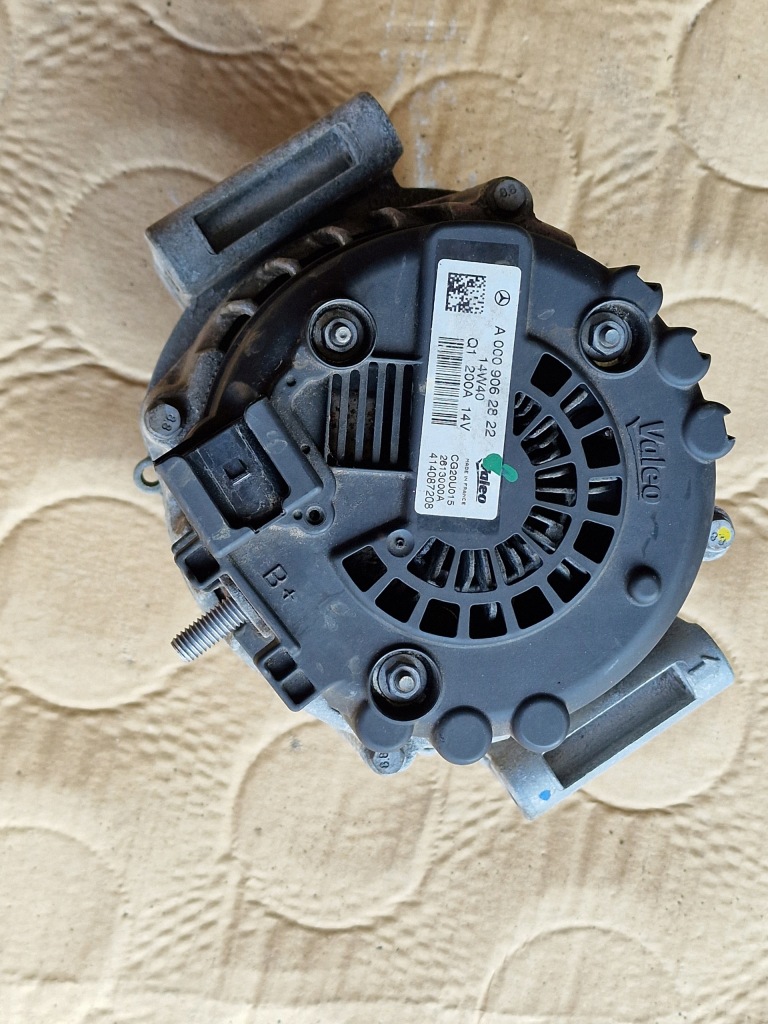 Mercedes w205.2.2 cdi valeo генератор a009062822 Доставка