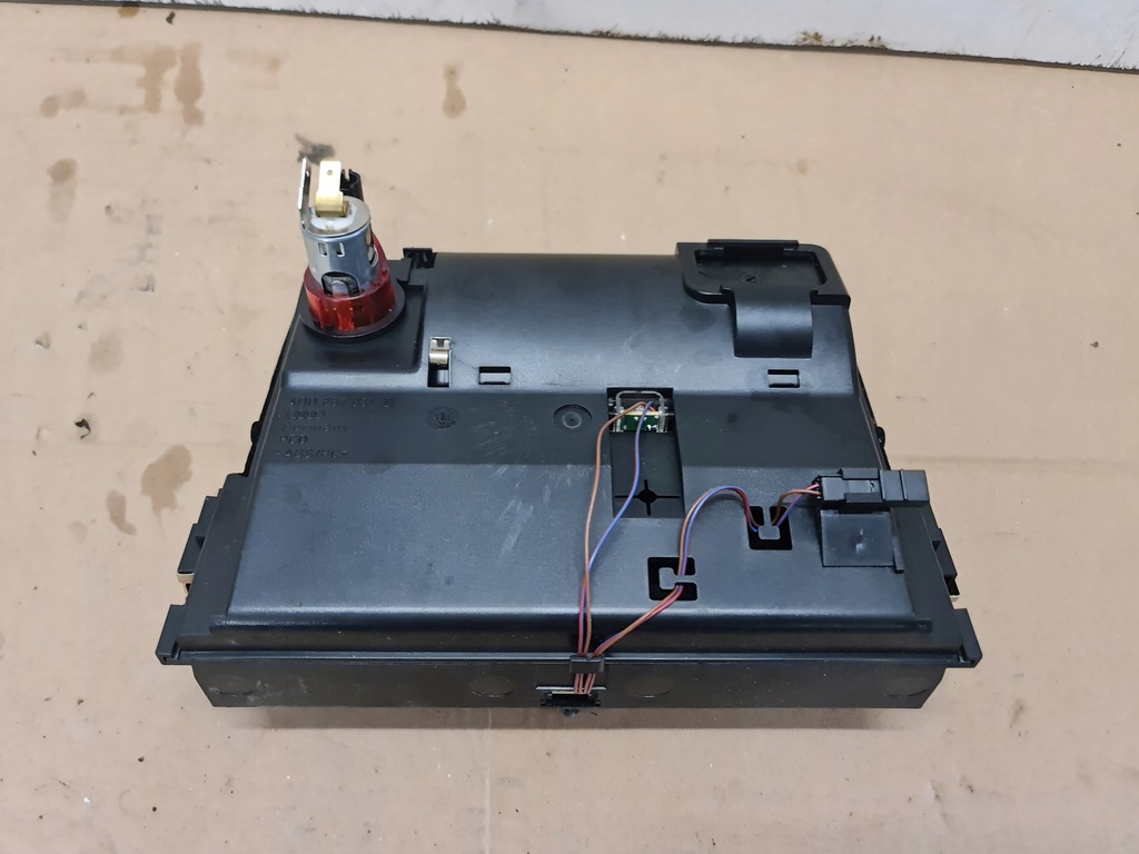 фото №7, Пепельница dekor audi a8 d2 4d0857951d