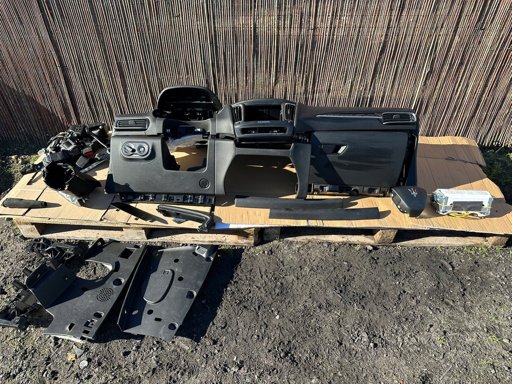 фото №1, Панель приладів ремені панель приладів подушка безпеки подушка maserati levante 2017 m161