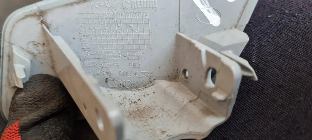 фото №8, S3 8y a3 заглушка бампера распылителя правая lz5m 8y0955276a